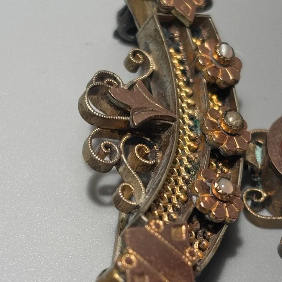 Elegant Victorian “Etruscan Revival” broach - Picture 4 of 10